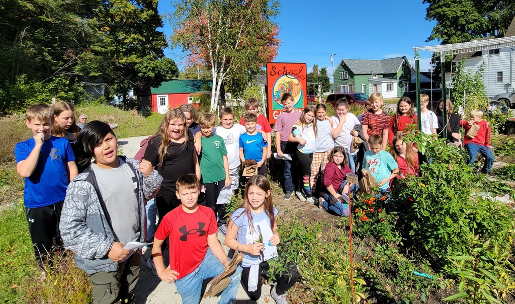 Group picture of 5th graders in the school garden